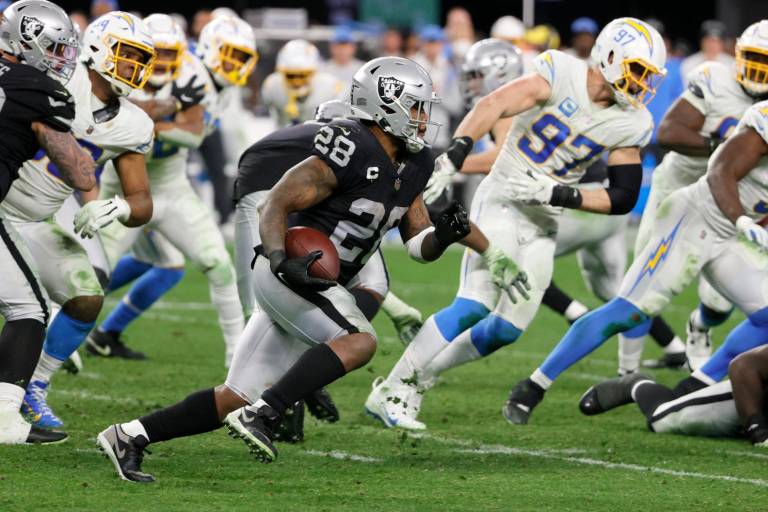 Los Raiders aceptan que buscaron empatar con Chargers para eliminar a Steelers
