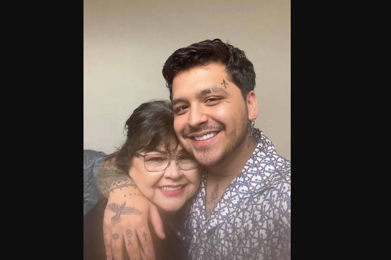 Arremete abuelita de Christian Nodal contra mamá de Belinda