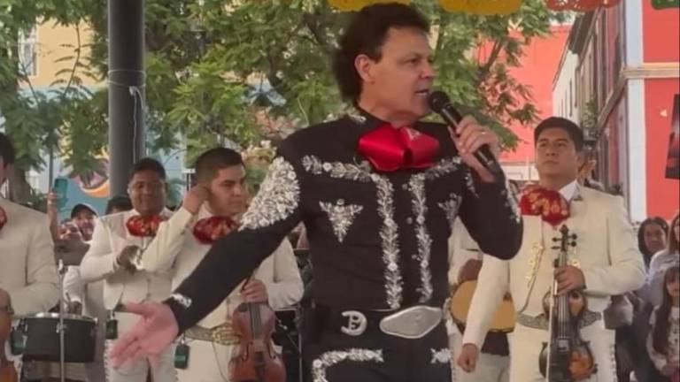 Pedro Fernández se presenta en la Plaza Garibaldi