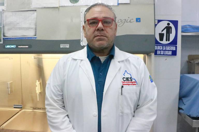 Reconocen la investigación científica de dos profesionales del Hospital General de Culiacán