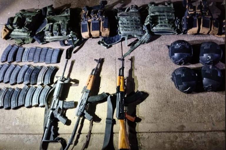 Aseguran vehículos robados, armas y equipo táctico en Costa Rica, Culiacán