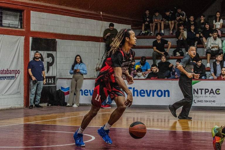 Xaiver Armstead se pone la armadura de Caballeros de Culiacán