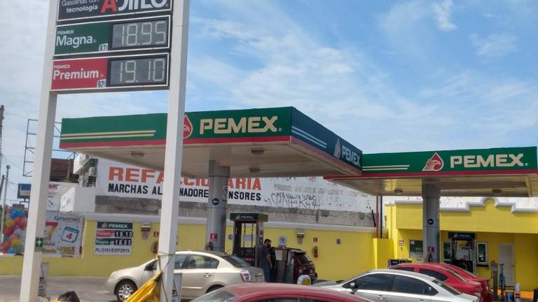 Cigarros, refrescos y gasolinas subirán de precio en 2022, anuncia Hacienda
