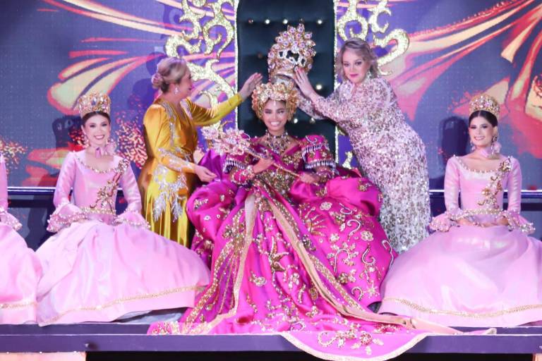 Carolina III es coronada como Reina del Carnaval Mazatlán 2024