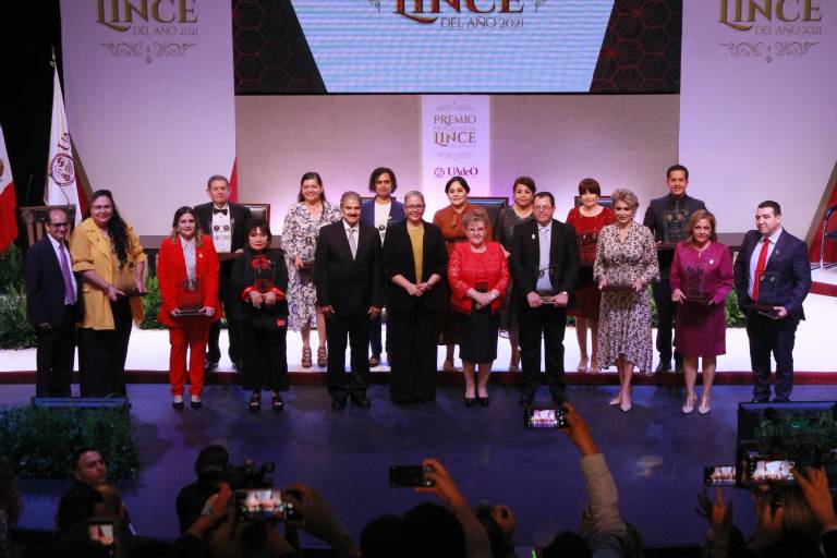 Reconoce UAdeO trayectoria de 14 egresados con el Premio Lince al Profesionista del Año