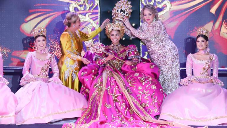 Carolina III fue coronada como la Reina del Carnaval Internacional Mazatlán 2024.