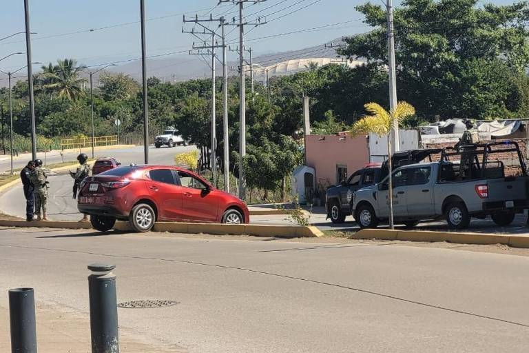 Balean a conductor en la avenida Santa Rosa, tras intento de asalto en Mazatlán