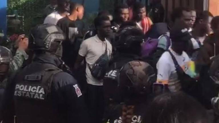 Migrantes de origen africano localizados en el Campo El Diez el viernes 5 de julio.