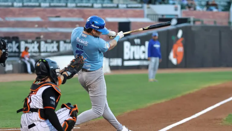 Charros golpean a Naranjeros y se llevan el primero en serie de playoffs.