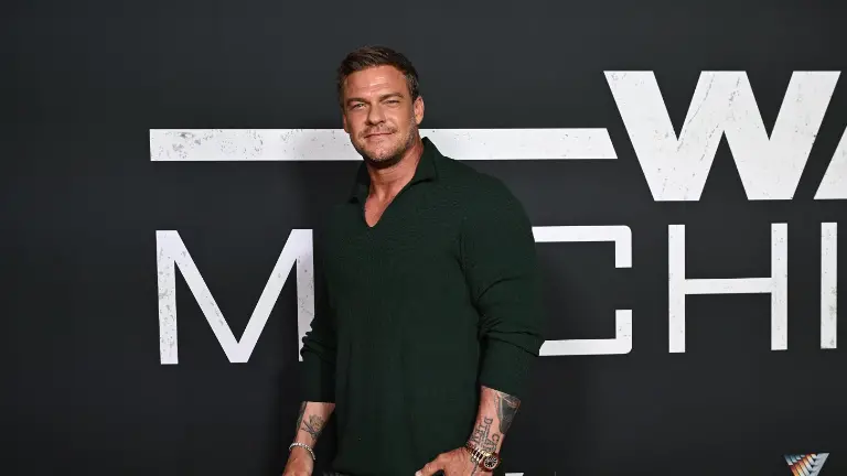 Alan Ritchson.