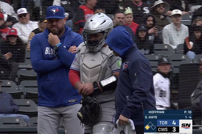 Los Azulejos inhabilitan a Alejandro Kirk por una fractura en el pulgar izquierdo