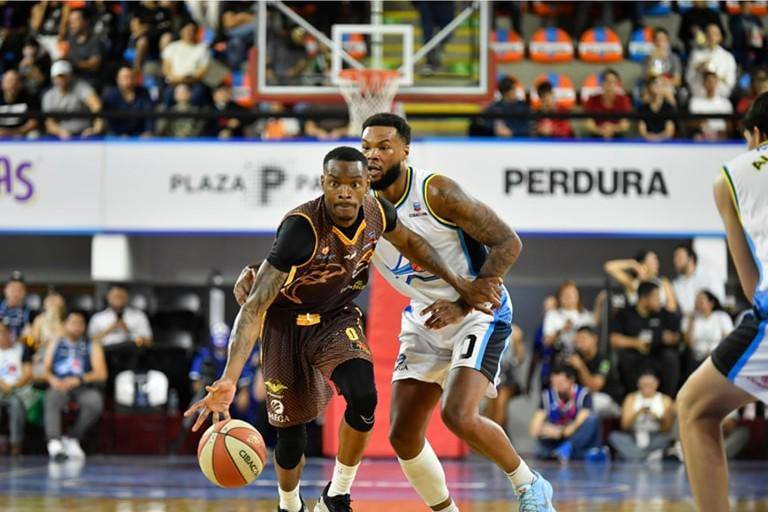 Frayles de Guasave fracasa en su primer intento por quitarle el invicto a Astros de Jalisco