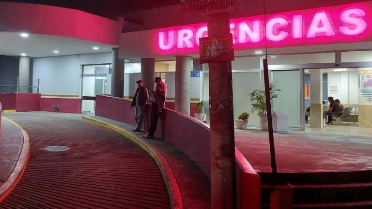 Un hombre ingresó a la clínica del Issste con tres dedos desprendidos.