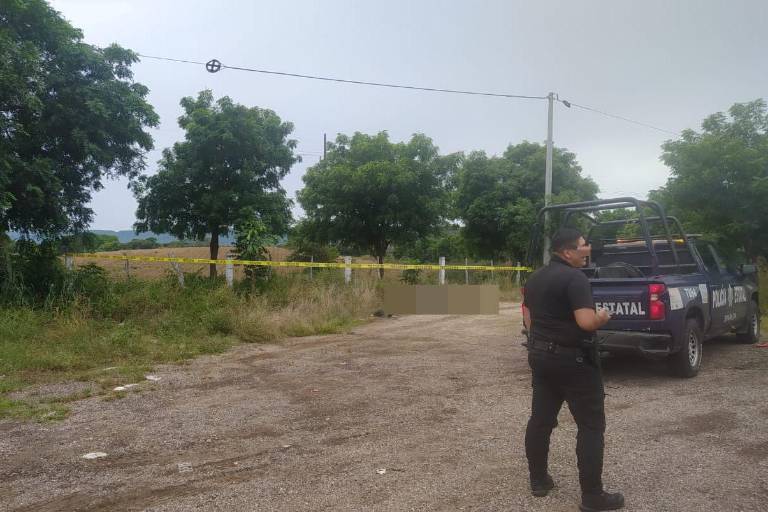 Abandonan cuerpo de un asesinado en la Mazatlán-Culiacán
