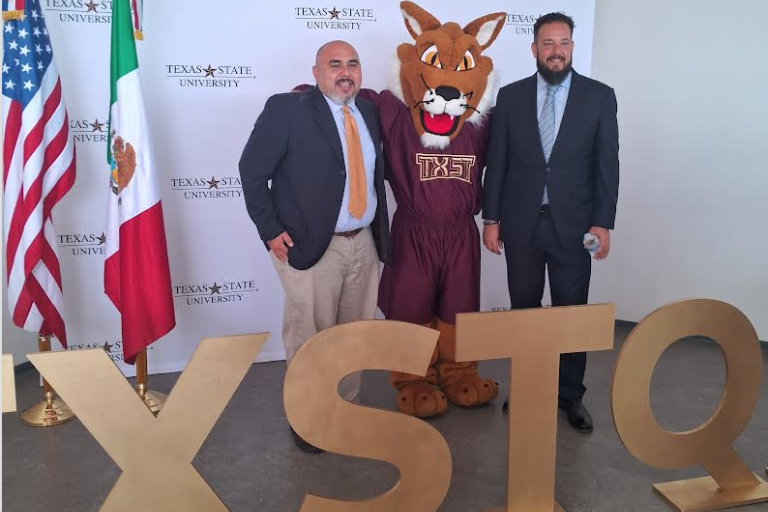 Logra convenio con Texas State University