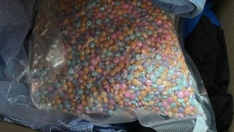 Parte de las pastillas de fentanilo que fueron decomisadas durante operativos encubiertos.