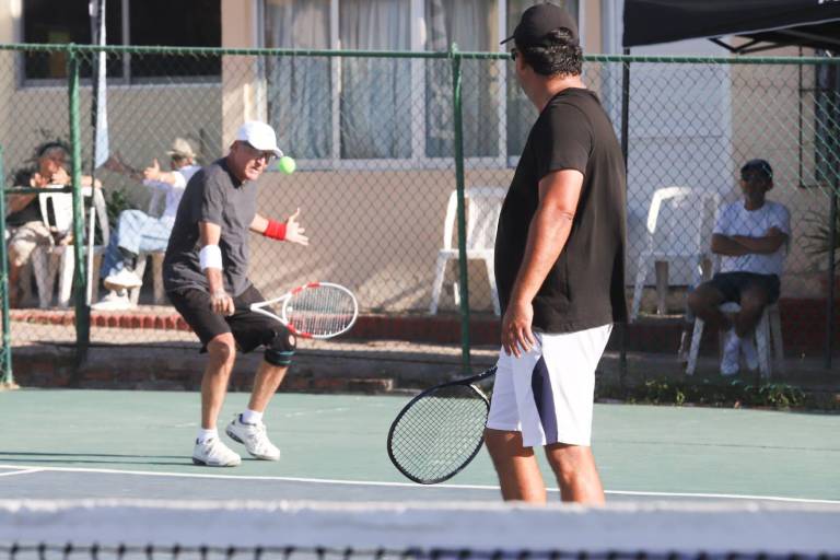 Díaz y Escoboza sufren para imponerse en Torneo de Tenis Nancy Grimes