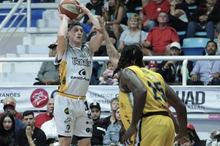 Barre Venados de Mazatlán a Frayles de Guasave en el puerto