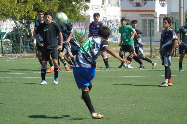 Prepa Mazatlán quita lo invicto a Cobaes 35 en Liga Estudiantil