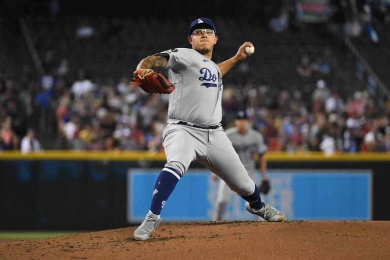 Julio Urías brilla en Arizona para conseguir su triunfo 13 con los Dodgers