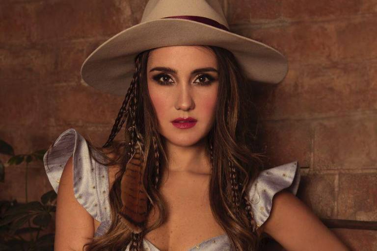 Lanza Dulce María nueva versión del tema ‘Déjame ser’