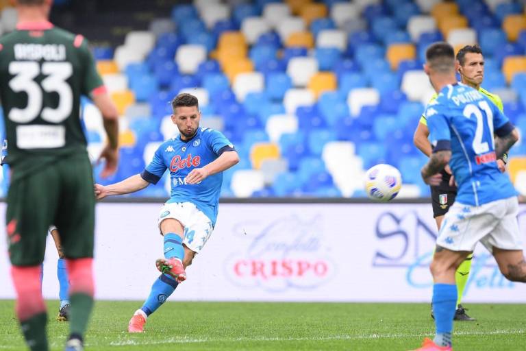 Con sufrimiento, el Nápoles logra la victoria en su regreso a la actividad