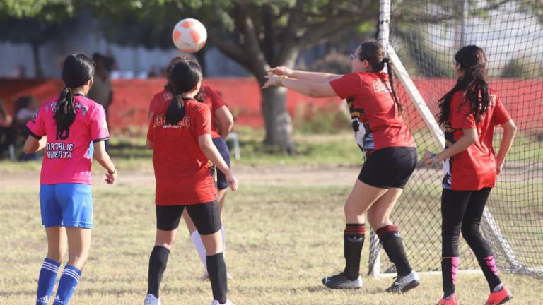 Empates y goleadas marcan la jornada de la Copa Recreativa en Mazatlán.