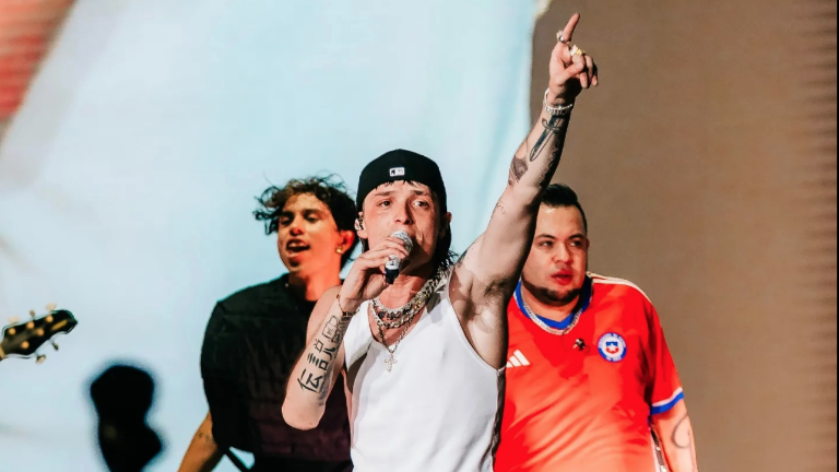 Peso Pluma triunfa en YouTube.