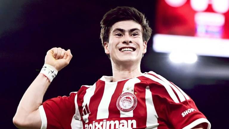 Armando “Hormiga” González anotó en par de ocasiones para el Olympiacos en la Copa de Grecia.