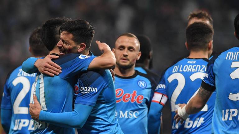 Napoli se impone 2-0 en la fecha 23 de la Serie A.
