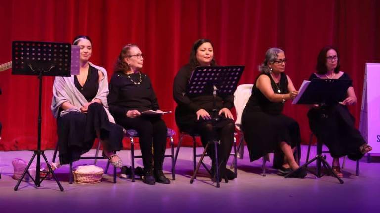 Esthela Lanis, Julia Rocha, Valeria Humbert, Teresa Díaz del Guante y Mónica Gómez Vidrio leyeron fragmentos de sus obras en Mujeres en atril.