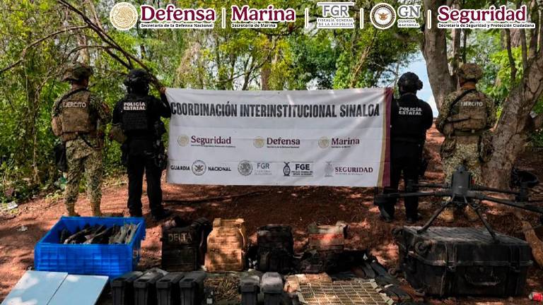 Elementos federales incautaron arsenal, explosivos y precursores químicos en territorios de Sinaloa.