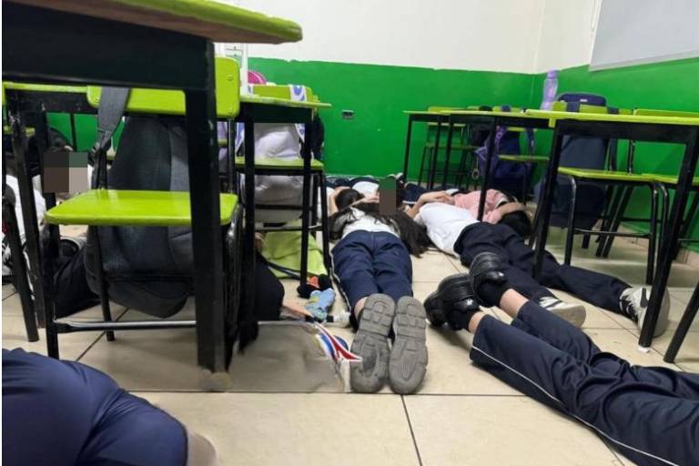 Alumnos de primaria en Culiacán sufren pánico al escuchar ataque armado contra negocio de hamburguesas