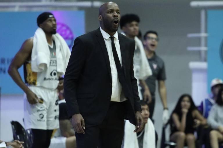 El coach Derrick Allen agradece a la afición el apoyo a Venados Basketball