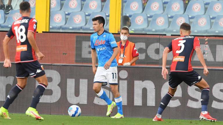 Chucky Lozano es titular en la victoria del Napoli ante un Genoa sin Johan Vásquez