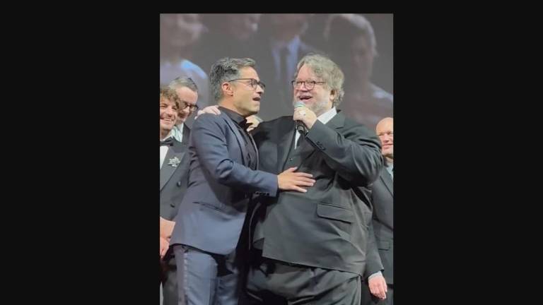 Guillermo del Toro y Gael García Bernal se avientan ‘palomazo’ en Cannes