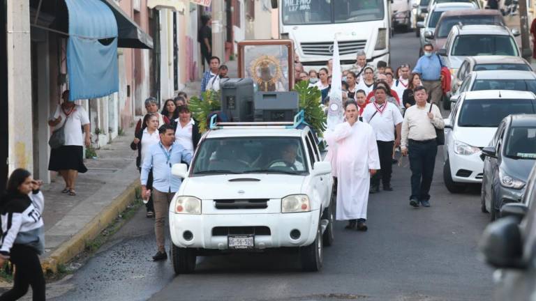En Mazatlán realizan primera procesión por novenario de festejos del Día de la Virgen de la Inmaculada Concepción