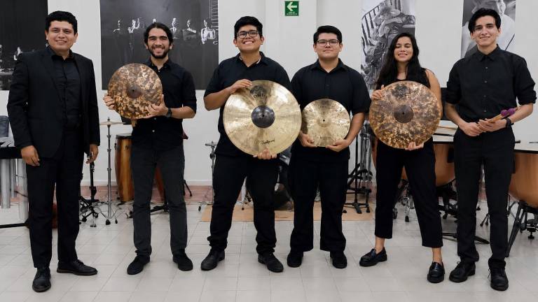 El maestro Max Carreón es docente del Centro Municipal de las Artes y miembro de la Camerata Mazatlán.