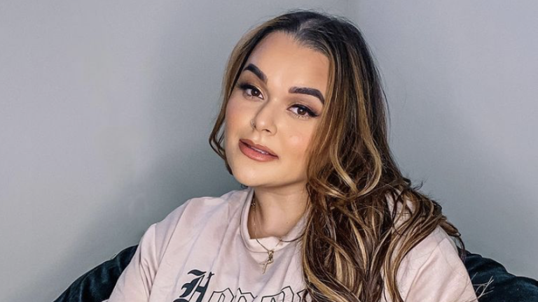 Jenicka López firma contrato con una agencia en Estados Unidos para desempeñarse como modelo Curvy.