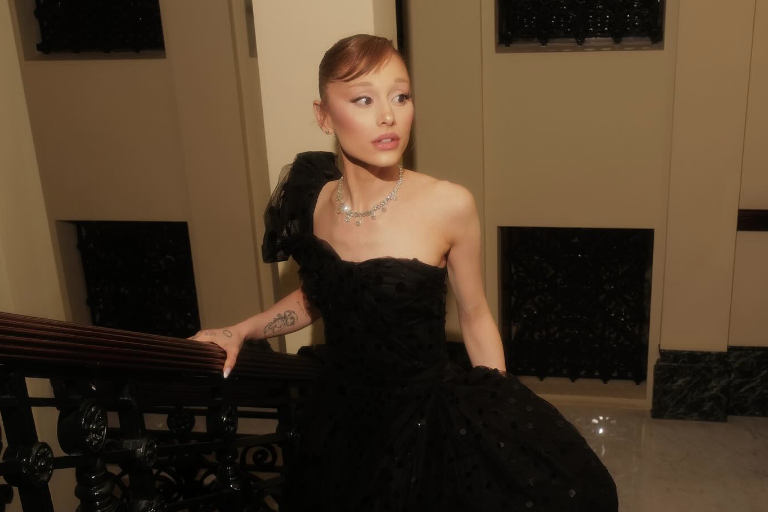 Confirma Ariana Grande que dio positivo a Covid-19