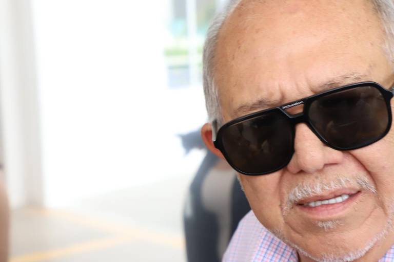 Entra ‘El Químico’ por la puerta ‘de atrás’ al Ayuntamiento de Mazatlán y elude a la prensa