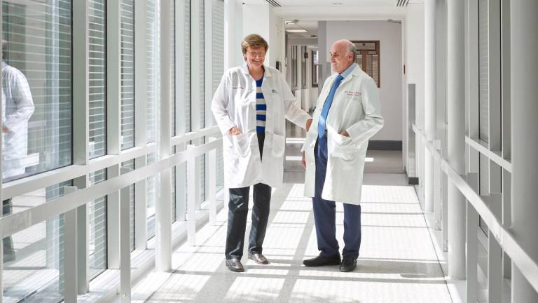 Los investigadores de la Universidad de Pensilvania, Katalin Karikó y Drew Weissman obtienen el Nobel de Medicina.