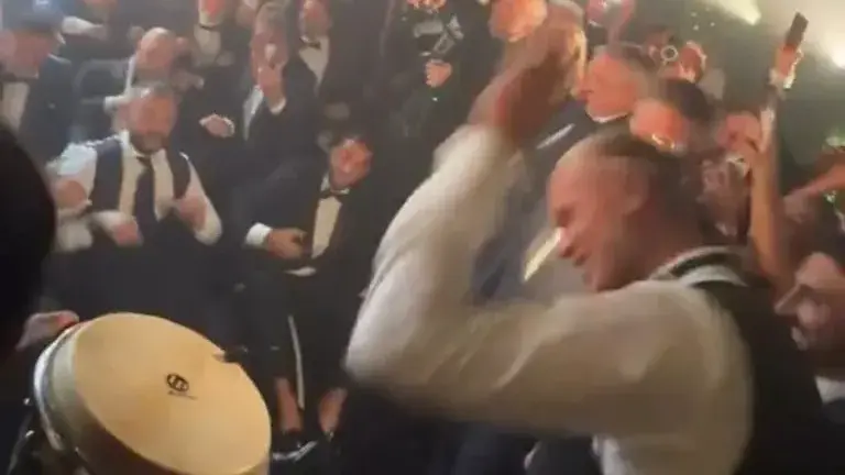 Haaland hace el remo vikingo en la boda de Donnarumma.