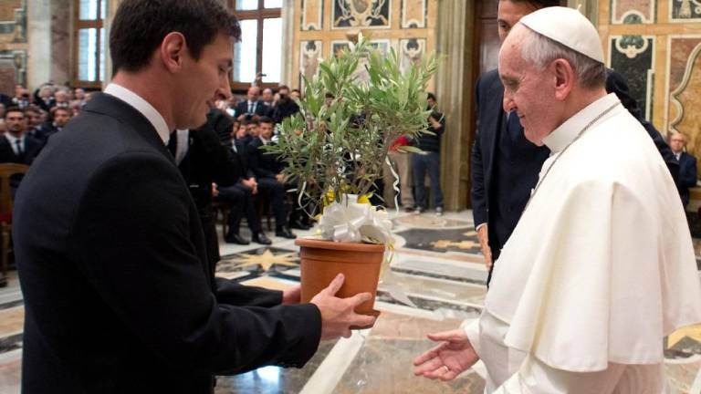 Lionel Messi y el Papa Francisco.