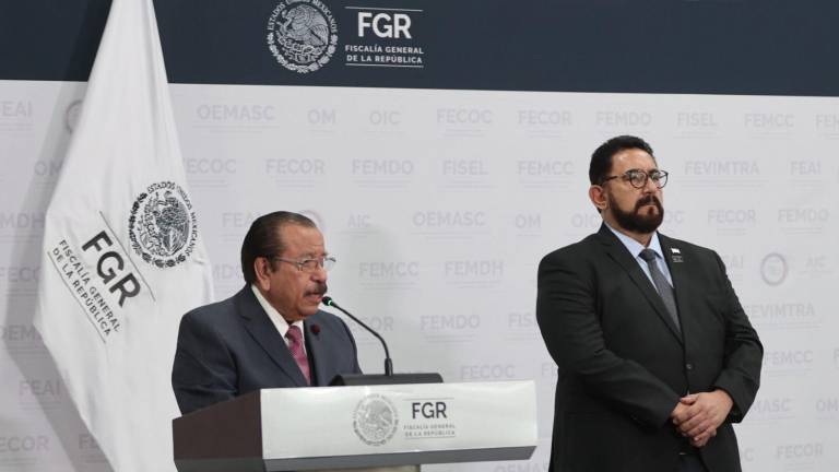 Conferencia de los fiscales de la FGR, Raúl Jiménez Vázquez y Ulises Lara López.