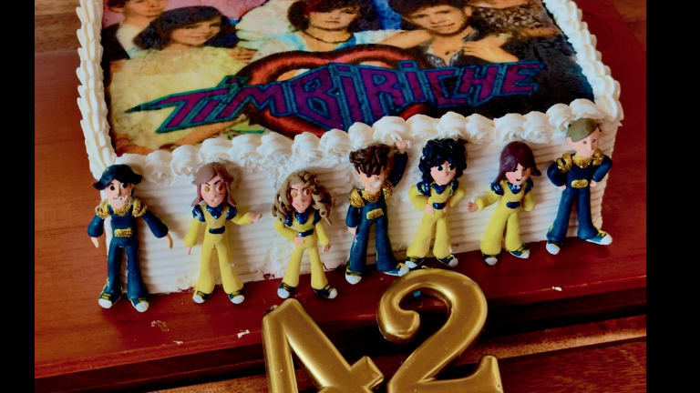 Diego Schoening comparte en sus redes la foto de un pastel para celebrar sus 42 años de trayectoria.