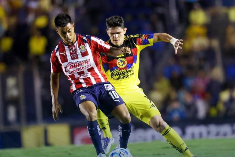 Chivas vencen al América y sorprende en el Clásico Nacional