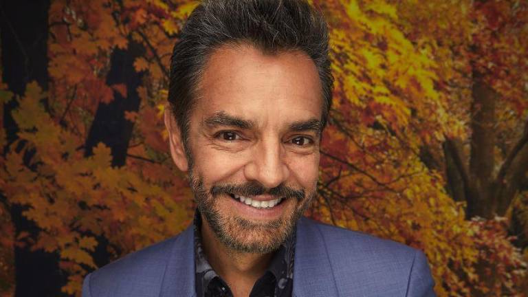 Eugenio Derbez se recupera después de ser intervenido por la lesión que tuvo en el hombro.