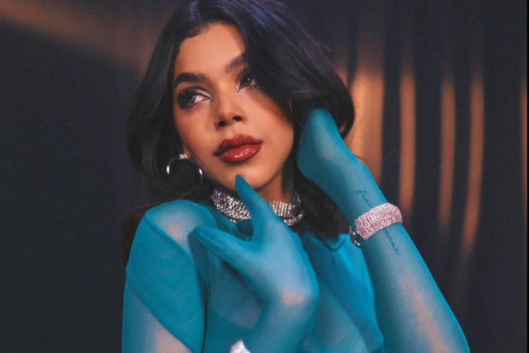 Sufre desmayo la mazatleca Kenia Os; es trasladada a un hospital