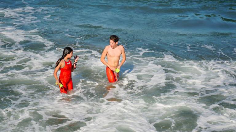 Mazatlán logra 12 medallas en aguas abiertas.
